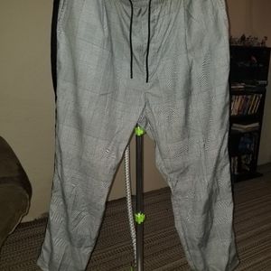 Mens cropped joggers.